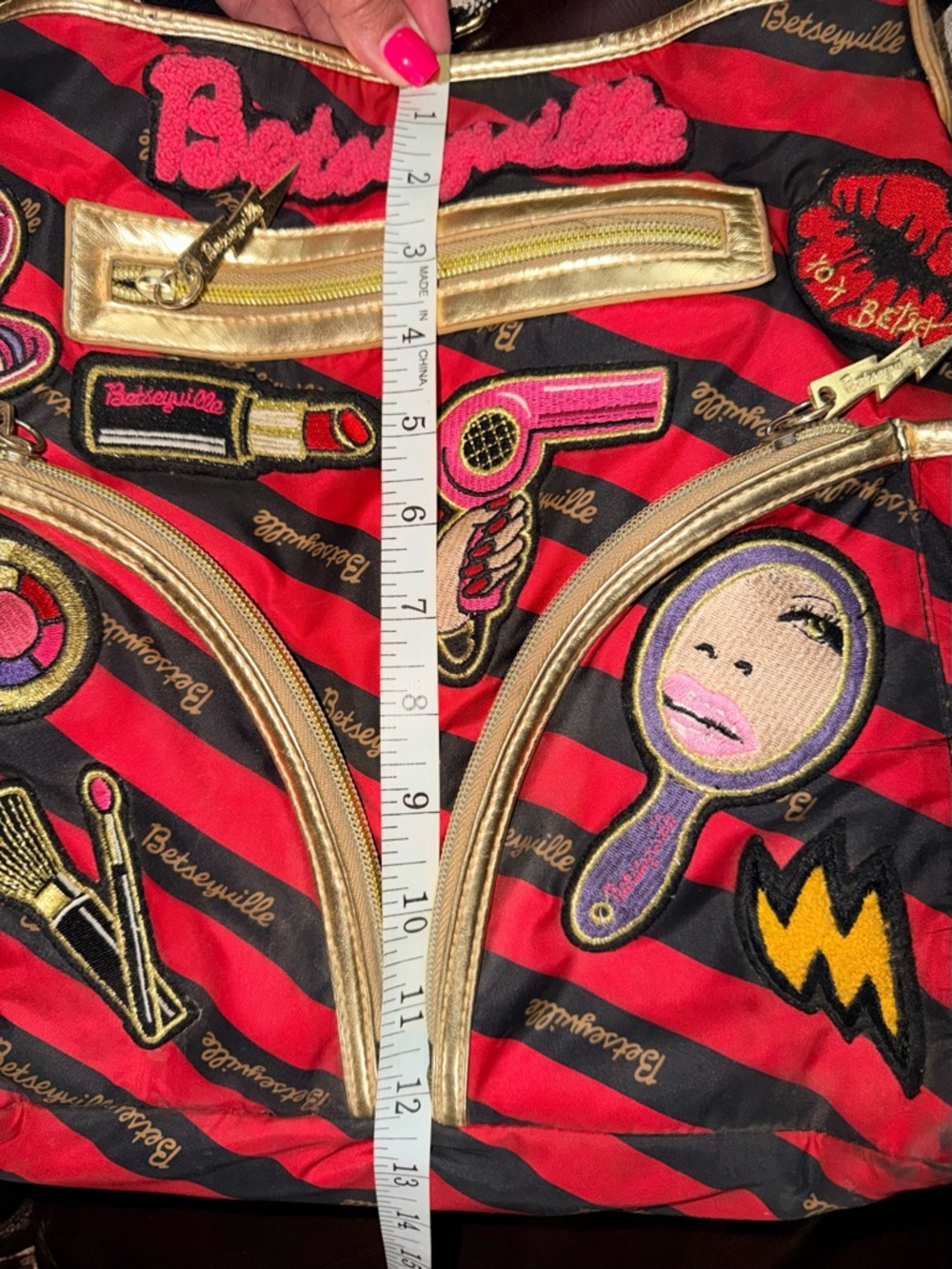 Betsey Johnson Betseyville Embroidered Makeup Patches Purse Handbag, Y2K - Picture 13 of 16